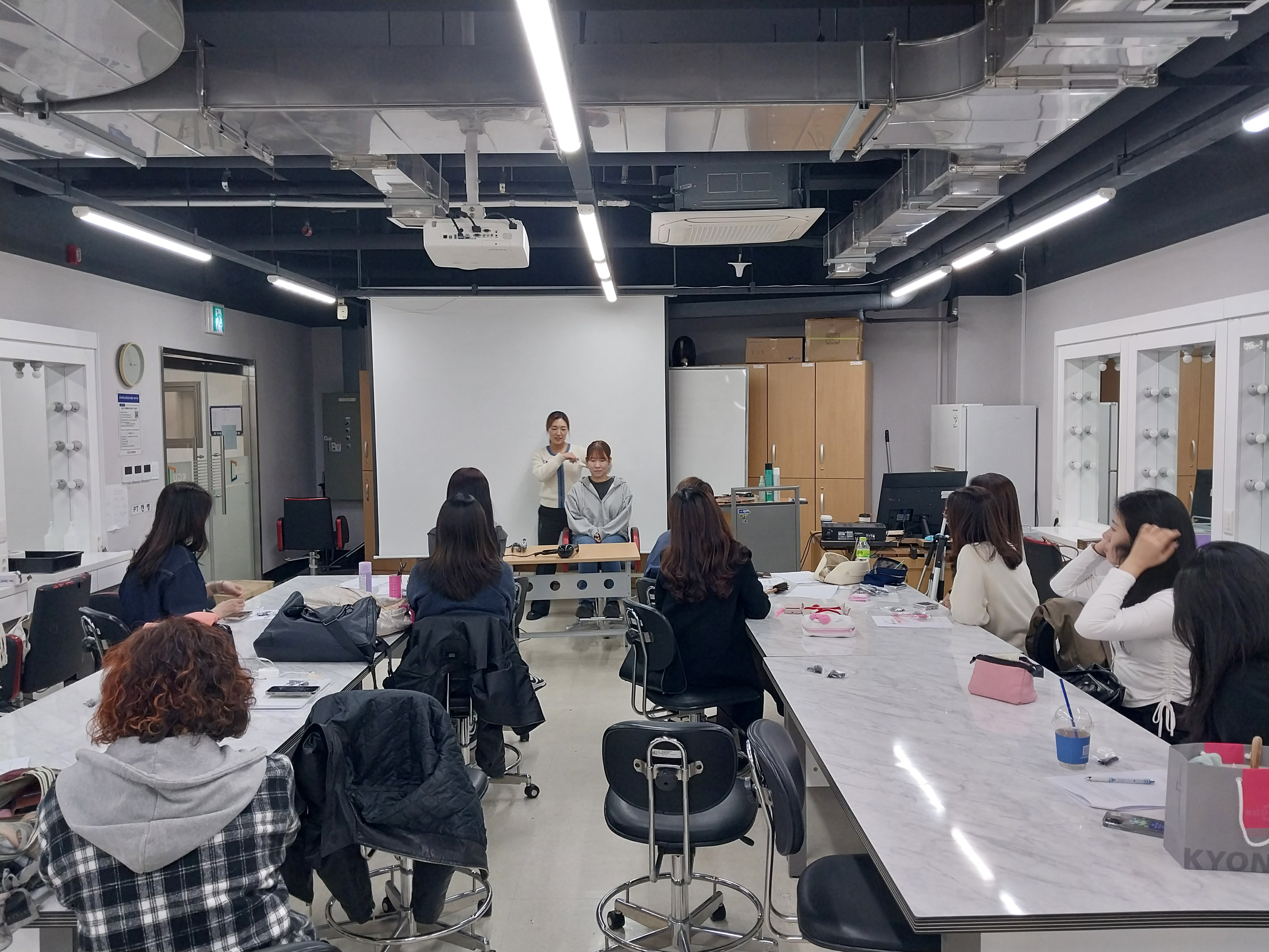 경기대 서울캠퍼스 평생교육원 "성공적인 취업을 위한 헤어 & 메이크업 특강" 성황리 개최