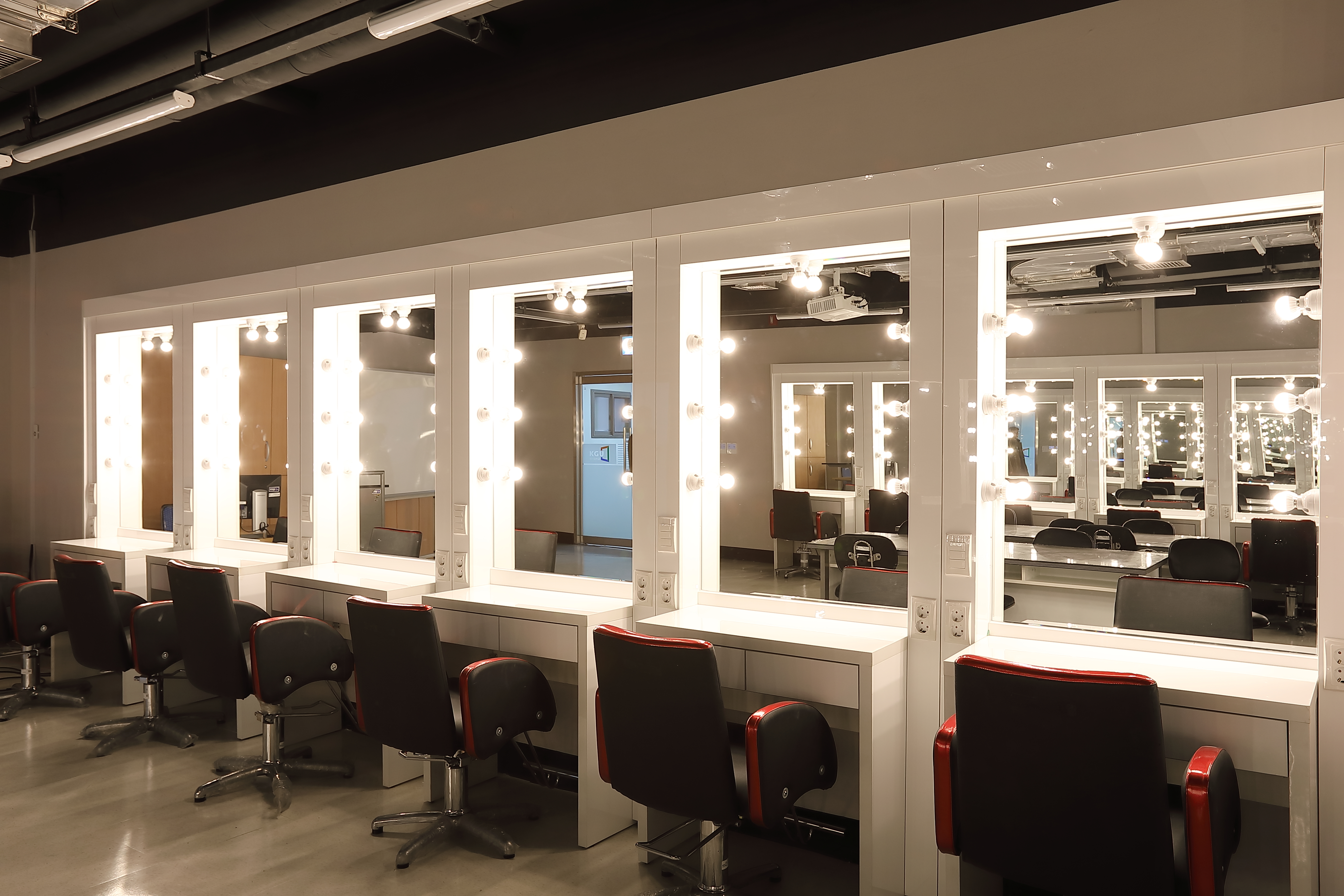 미용, 조리, 식음료, 항공 실습실