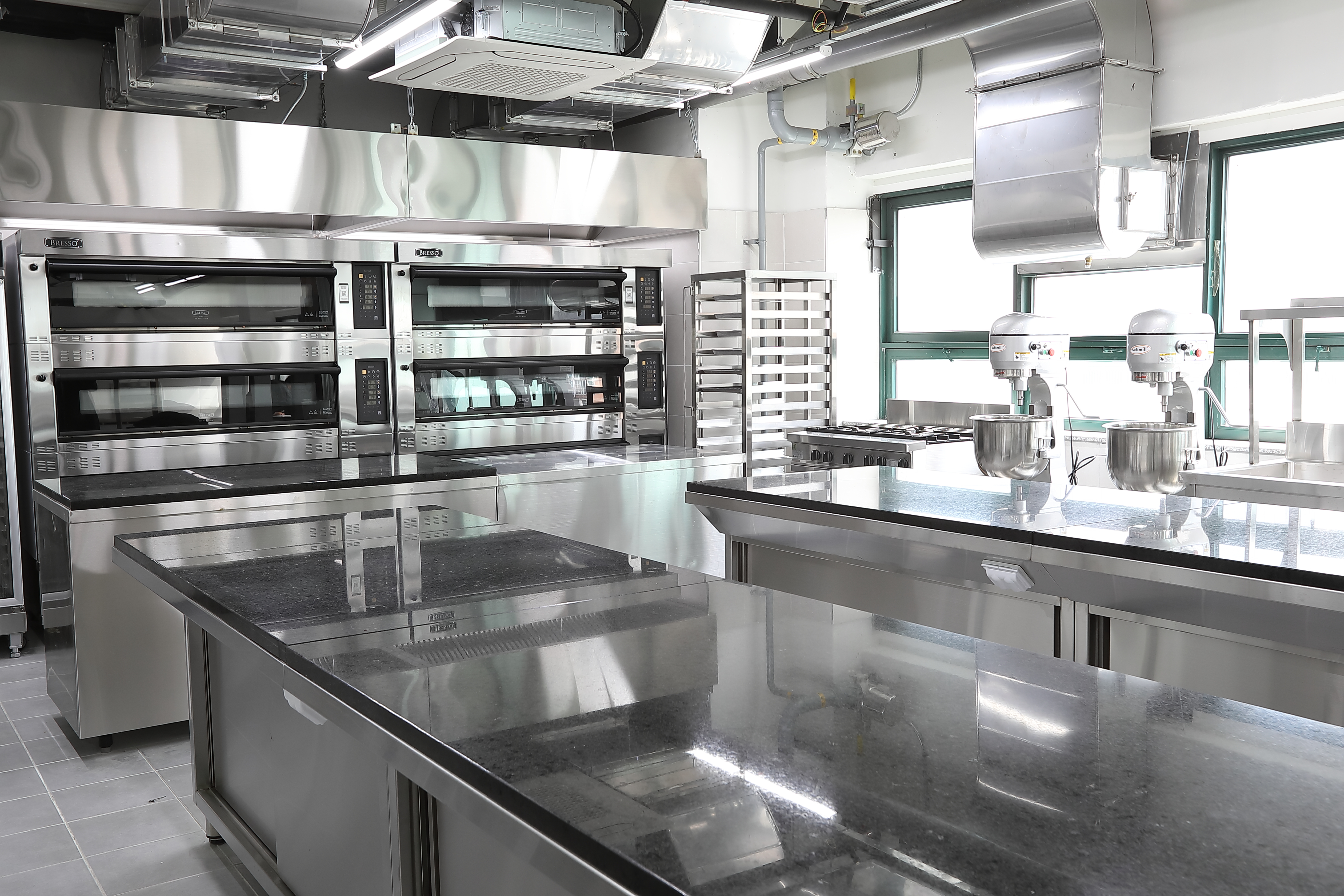 미용, 조리, 식음료, 항공 실습실